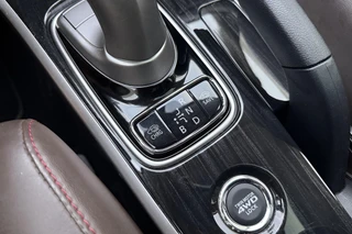 Mitsubishi Outlander 2.0 PHEV Automaat instyle | Navigatie | Lederen bekleding | Achteruitrijcamera | Elektrische achterklep | Stoel- en stuurverwarming | Verwarmd voorraam / 34
