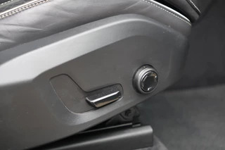 Volvo XC60 T6 Recharge AWD R-Design | Stoelverwarming | Parkeercamera | Panoramadak | Memorystoel | Keyless / 29