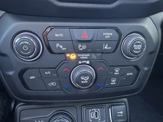 Jeep Renegade 4xe 240 Plug-in Hybrid The North Star (Elektrisch Schuifdak - Navigatie - Apple Carplay - Camera - Stoel & Stuurverwarming - LED) / 25