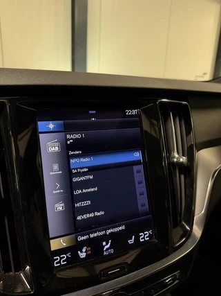 Volvo V60 2.0 T6 Recharge AWD R-Design Pano Leer Camera NAP / 46