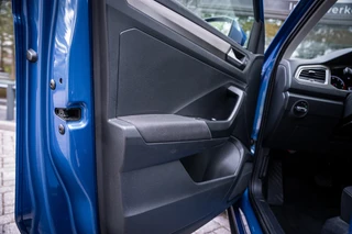 Volkswagen T-Roc 1.5 TSI Sport Autom. | Navi | PDC | Cruise controle | Trekhaak / 45