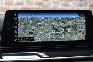 BMW 5 Series Touring 530i High Executive Luxury Line Automaat  / Navigatiesysteem Professional / Panoramadak / Trekhaak / Comfortstoelen / Driving Assistant Plus / Adaptieve LED-koplampen / Hifi / Stuurwielrand Verwarmd / Achteruitrijcamera / Head-Up Display / Stoelverwarming / 22