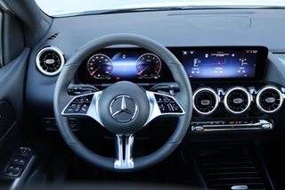 Mercedes-Benz B-Class 200 Luxury Line Panoramadak / Stuurwielverwarming / Stoelverwarming / 21