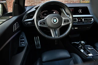 BMW 2 Serie Gran Coupé 218i M-Sport  Shadowline Trekhaak 18inch Live-cockpit Sfeerverlichting / 24