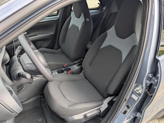 Toyota Aygo X Hybrid 115 Play GO PACK LICHTMETAAL APPLE & ANDROID CRUISE CONTROL METALLIC LAK / 9