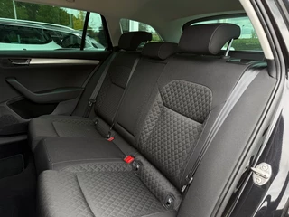 Škoda Superb COMBI 1.5 TSI ACT Business Edition - Automaat Stoelverw. Navi Camera 17inch LMV / 14
