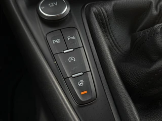 Ford Focus Wagon 1.5 Titanium NAVI - STOELVERWARMING / 19