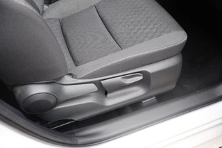 Toyota Yaris 1.5 Hybrid 115 DYNAMIC STOELVERW. LED KOPLAMPEN LENDE STEUN AD-CRUISE CAMERA CLIMA / 18