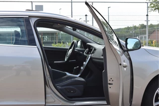 Volvo V60 2.0 T4 Summum 191 pk Luxury Line Winter | Vol | NL-Auto | Trekhaak | Open dak | Standkachel | Elekt.stoelen | Camera | LED/Xenon | 4-Seasons / 34