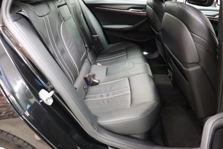 BMW 5 Serie Touring 520i High Executive M Sport Pakket Automaat  / Trekhaak / Navigatie Professional / Achteruitrijcamera / Comfortstoelen / DAB / Apple Carplay / Stoelverwarming / Adaptief Onderstel / Cruise Control / LED / 19
