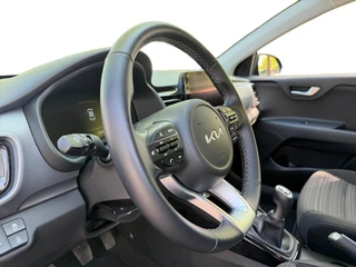 Kia Stonic 1.0 T-GDi MHEV DynamicLine Navigatie | Climate Control | Cruise Control | Apple CarPlay & Android Auto | Resterende fabrieksgarantie TM 150.000 KM | 2035 / 19
