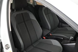 Volkswagen Polo 1.0 TSI 95pk DSG R-Line Highline Camera Parkeersensor Climate Control Adaptive Cruise / 2