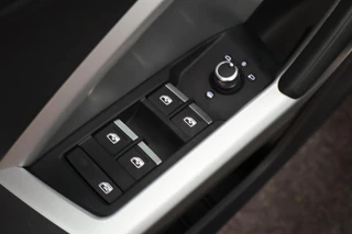 Audi Q3 35 TFSI 150pk S-Tronic Advanced LED Koplampen Stoelverwarming Trekhaak ACC Parkeersensoren / 20
