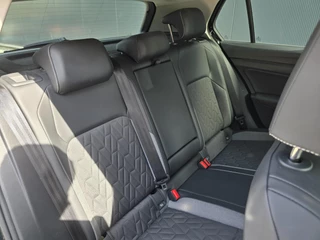 Volkswagen Golf 1.5 eTSI 150pk | Trekhaak | Stoelverwarming | Navi | Cruise | Carplay / 7