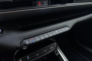 Jeep Avenger 1.2 e-Hybrid 110pk Automaat Summit | Navigatie | Achteruitrijcamera | Adapt. Cruise control | Climate control | Elektrische achterklep | Keyless | 18" Lichtmetalen velgen | 8 jaar garantie / 29