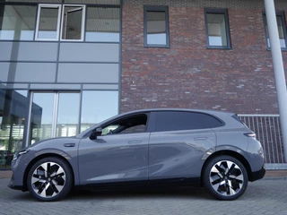 Leapmotor B05 ProMax Design 67.1 kWh | Op bestelling leverbaar | Panoramadak | Elektrisch verstelbare stoelen | Stuurwiel verwarming | Apple carplay/Android auto | Sfeerverlichting | Regensensor | Privacyglas | 19 inch lichtmetalen velgen / 8