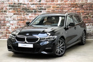 BMW 3 Serie Touring 320i High Executive M Sport Pakket Automaat / Live Cockpit Professional / Leder / Achteruitrijcamera / DAB / Stoelverwarming / Hifi / Ambiance Verlichting / 18 Inch / LED / Chrome Line / Parkeersensoren voor+achter / Climate Control