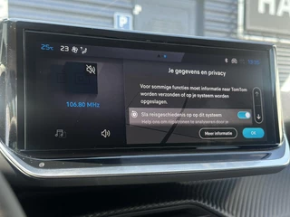 Peugeot 208 1.2 Hybrid 110 e-DCS6 Allure | Climate Control | Navigatie | Full LED | DAB | Parkeercamera/-sensoren | Apple Carplay/Android Auto | Dode hoekdetectie | Lichtmetalen velgen | / 16
