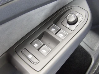 Volkswagen Golf 1.5 eTSI 130pk 7-DSG R-line / 29