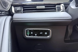 Omoda 5 EV Premium 61 kWh | Camera's rondom | Schuif/kantel dak | LED verlichting | Lederen bekleding | Stoelverwarming/ventilatie | Sfeerverlichting | Drive assist / 25