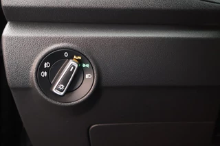 Volkswagen T-Roc 1.5 TSI 150pk DSG Sport Black Style Keyless Camera Virtual Cockpit Navigatie / 17