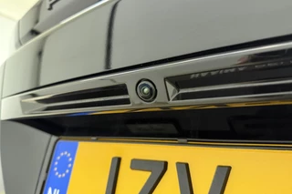 Peugeot 2008 1.2 Hybrid 145 Allure | Climate & Cruise control | Achteruitrijcamera |voorstoelen verwarmd | Parkeersensoren | AppleCarplay / AndroidAuto | Full LED / 8