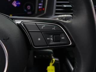 Audi A1 Sportback 25 TFSI Pro Line Zwart dak | Carplay Navigatie | Sportstuur / 26