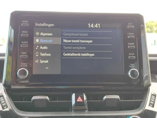 Toyota Corolla Touring Sports 1.8 Hybrid DYNAMIC STOELVERW KEYLESS 17'' LM-VELGEN CLIMA AD-CRUISE APPLE/ANDROID PRIVACY GLASS NL-AUTO CAMERA / 21