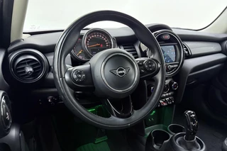 MINI 5-Deurs 1.5 Cooper 60 Years Edition Automaat | Navigatie | Climate control | Parkeersensoren |5 Deurs | Lichtmetalen velgen black | Keyless / 32