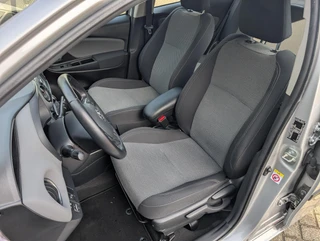 Toyota Yaris 1.5 Hybrid Aspiration / 9