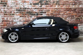 BMW 1 Series Cabrio 118i High Executive M Sport Pakket  / Navigatie Professional / Xenon / Leder / Hifi / Stoelverwarming / Climate Control / Lichtpakket / Windscherm / 18 Inch / Cruise Control / Bluetooth / 5