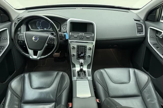 Volvo XC60 2.0 T5 FWD Ocean Race 245pk | Panoramadak | Elektrische stoelen | Verwarmde voorruit | Stoelverwarming | Handsfree kofferklep | Camera | Lederen bekleding | Afneembare trekhaak | 1.600kg trekgewicht | NL auto / 19