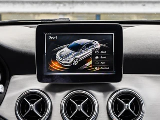 Mercedes-Benz CLA-klasse 180 Business Solution AMG Night Upgrade | Panoramadak | Camera | Apple CarPlay/Android Auto | LED | Navigatie| Stoelverwarming | 18" / 30