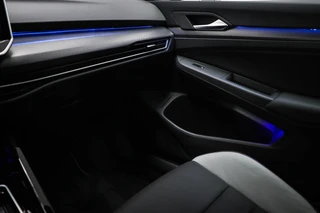 Volkswagen Golf 1.5 eHybrid GTE | LEDER | PANORAMADAK | HEAD UP | STOELVENTILATIE | STUURVERWARMING | TREKHAAK | 18" / 39