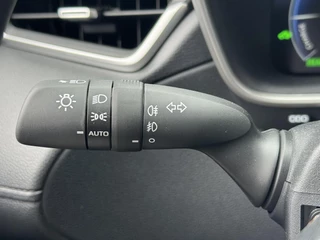 Toyota Corolla Cross 2.0 Hybrid 180 DYNAMIC NIEUW DIRECT LEVERBAAR! BLIND SPOT STOEL/STUURVERW KEYLESS 18'' LM-VELGEN APPLE/ANDROID NAVI CLIMA AD-CRUISE PARK-SENSOREN / 17