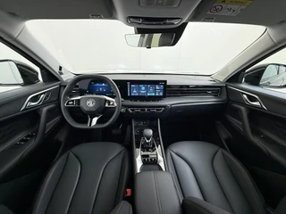 MG MG HS PHEV 1.5 Luxury PLUG-IN HYBRIDE | 272 PK | NIEUWE AUTO | >1.000 KM TOTAAL BEREIK | 1E REGISTRATIE 03-2026 | 360° CAMERA | ELEKTRISCHE ACHTERKLEP | 7 JAAR MG GARANTIE T/M 2033 | APPLE CARPLAY | ANDROID AUTO | STOELVERWARMING | FULL LED | ELEKTRISCHE STOELEN / 26