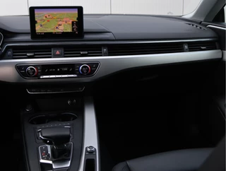 Audi A5 Sportback 35 TFSI S-line Black  | Camera | 19" | LED | Stoelverwarming / 19