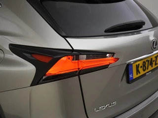 Lexus NX 300h AWD Luxury Line Schuifdak | Mark Levinson / 25