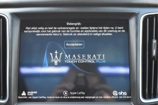 Maserati Levante 3.0 V6 AWD GranLusso 350 pk Facelift Driver ass.Pack 1 | Open dak | Harman/Kardon | Camera | Luchtvering | Carplay | Keyless | DAB | Full LED | 20" / 20
