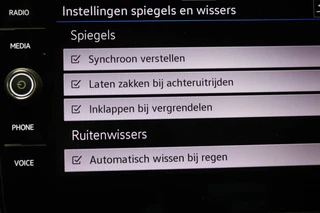 Volkswagen T-Roc 1.5 TSI Style | IQ LIGHT | STOELVERWARMING | CLIMA | APP CONNECT | DAB | PDC / 50
