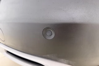 Opel Grandland X 1.2 Turbo Business Executive | Electrische achterklep | Navigatie | Camera | Half lederen bekleding | DAB radio | Apple Carplay | Extra getint glas / 4