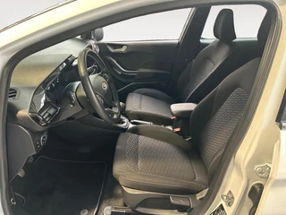 Ford Fiesta 1.0 EcoBoost Hybrid Titanium | Apple Carplay / Android Auto | Stoel + Stuurverwarming | Cruise Control | Parkeersensoren Achter | Lichtsensor | Climate Control | Verwarmbare Voorruit / 23