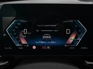 BMW iX1 eDrive20 67 kWh M Sport | SOH 100% | Trekhaak | Harman/Kardon | Keyless | LED | Camera | Navigatie | 18" / 16
