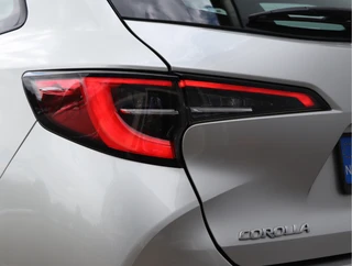 Toyota Corolla Touring Sports 1.8 Hybrid Business  | Navigatie | Stoelverwarming / 12