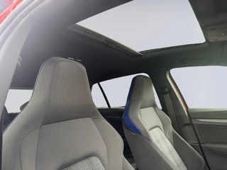 Volkswagen Golf 1.5 eHybrid GTE / 5JR Garantie / Pano / Trekhaak / Matrix / Keyless / 360 / HUD / Travel / 14