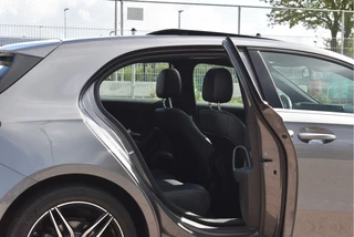 Mercedes-Benz A-Klasse 200 4MATIC 164 pk Premium  | Open dak | Camera | Carplay | DAB | Vrtual cockpit | Stoelverwarming | Full LED / 11