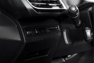 Peugeot 3008 1.2 PureTech 130 PK Active Pack Business Orig. NL  | Dig. Cockpit | Cruise | PDC | NAV + App. Conncect | ECC | Afn. Trekhaak | LM 19" | / 45
