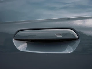 BMW iX1 eDrive20 67 kWh M Sport | SOH 100% | Trekhaak | Harman/Kardon | Keyless | LED | Camera | Navigatie | 18" / 47