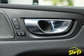 Volvo XC60 2.0 Recharge T8 AWD R-Design | Pano | 20 inch | Stoelventilatie | HUD | Harman Kardon | Memory beide kanten | Camera | ACC | BLIS / 24