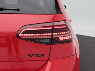 Volkswagen Golf 2.0 TSi GTi 290 Pk TCR | Panorama Dak | Adaptive Cruise | Camera | Stoelverwarming | 18 inch | 90.438 km!! / 20